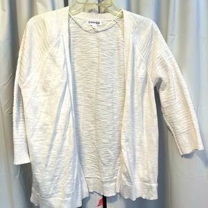 White 3/4 sleeve light sweater